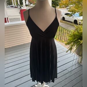 NINE WEST Elegant Black Spaghetti Strap Dress Pleated Skirt M Stretch Rayon VGUC